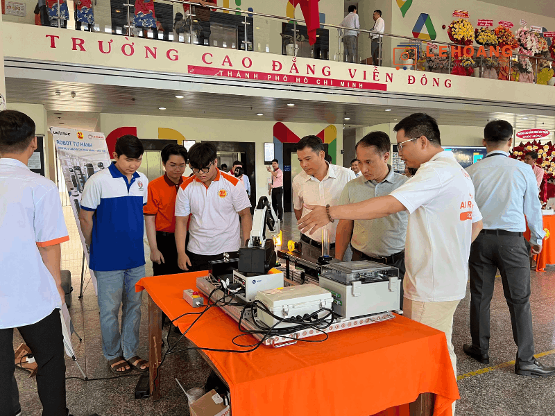 Lê Hoàng Robotics đồng hành cùng lễ công bố trường Cao đẳng Viễn Đông đạt chuẩn trường chất lượng cao