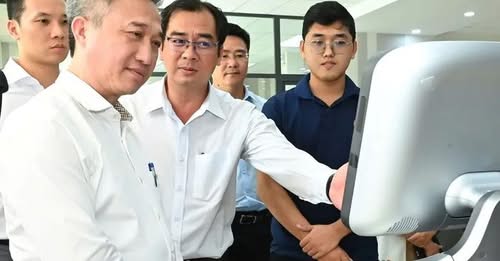 TP.HCM hướng tới nhân rộng ứng dụng robot dịch vụ