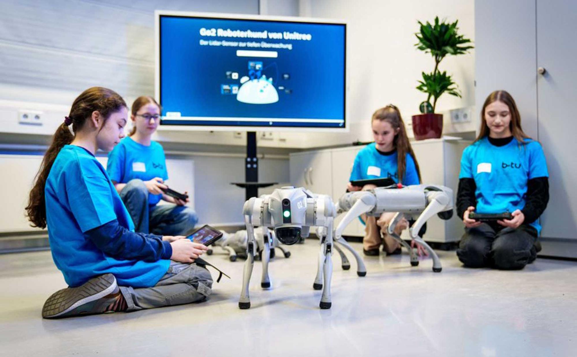 Lê Hoàng Robotics đưa robot Unitree vào giảng dạy tại trường học Việt Nam