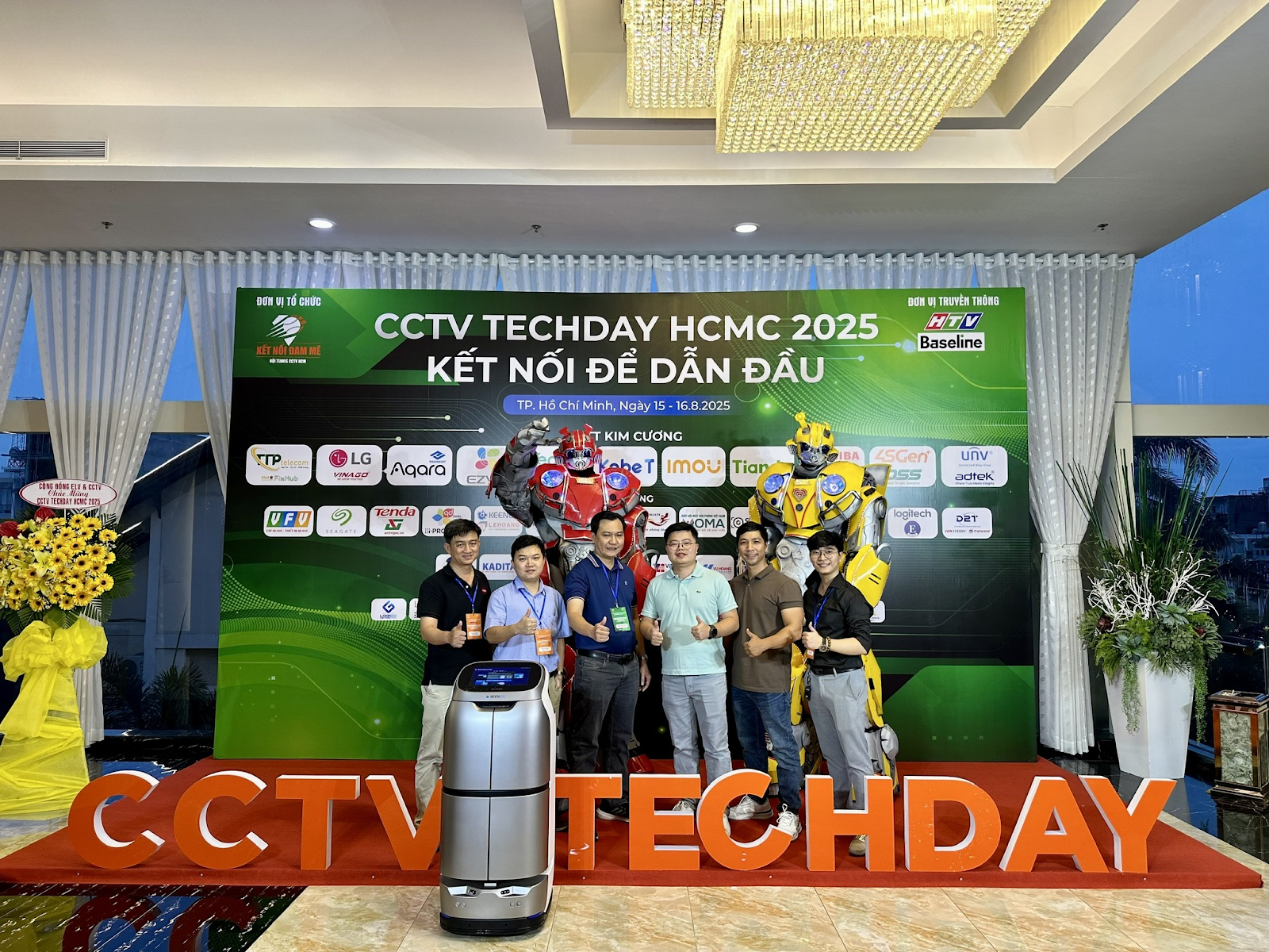 ROBOT DỊCH VỤ KEENON TẠI SỰ KIỆN CCTV TECHDAY HCMC 2025