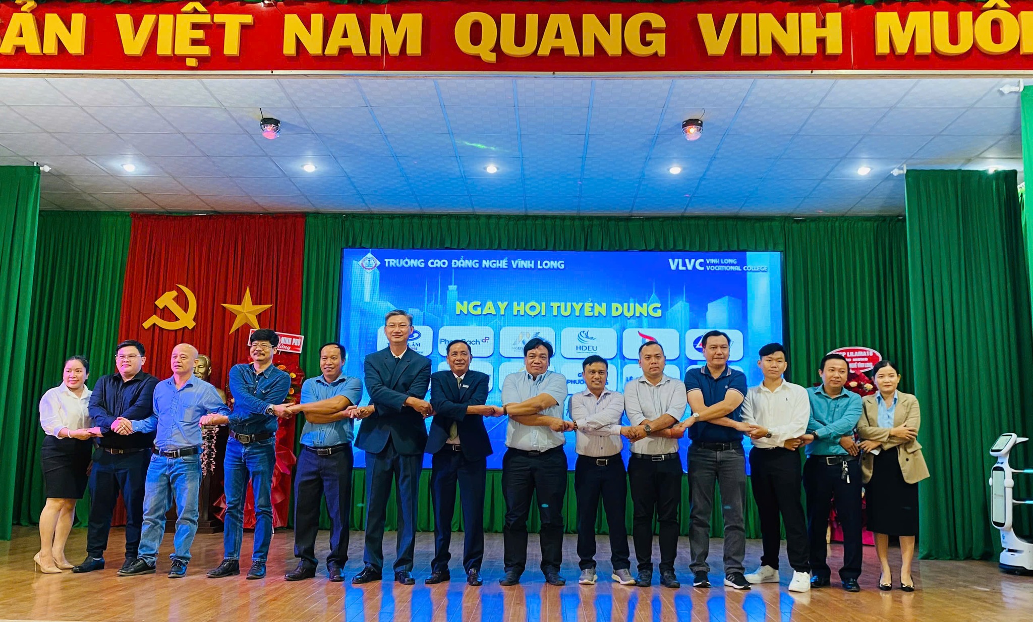 Lê Hoàng Robotics đồng hành cùng Trường Cao đẳng nghề Vĩnh Long